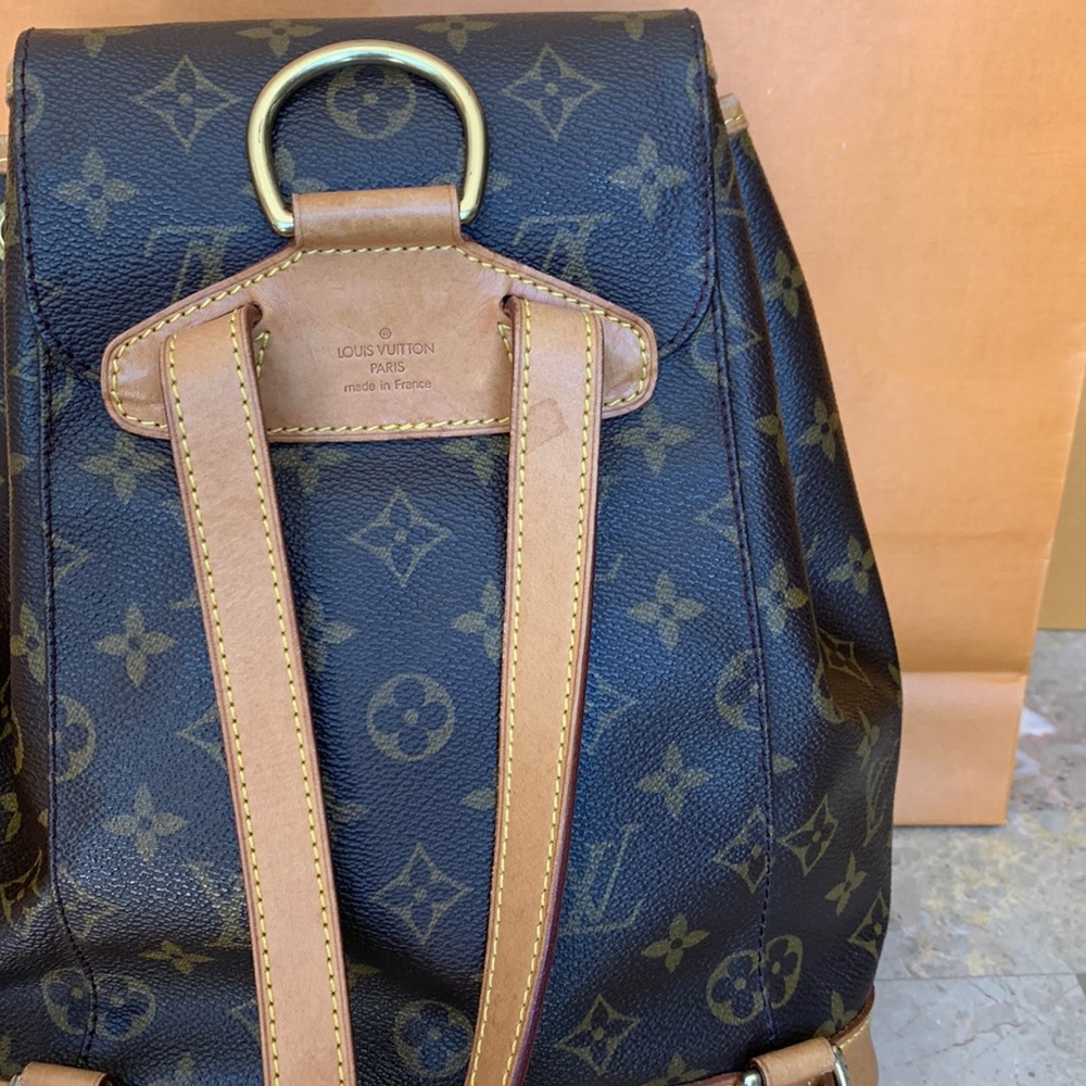 Beautiful Louis Vuitton Montsouris MM Backpack - Picture 8 of 16